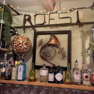 Roest wine & food bar image 3