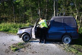 Gewonde bij ongeval in Wieringerwerf: bestelbus tegen boom