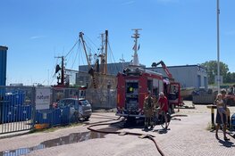 Kleine brand op aangemeerde boot in Den Oever