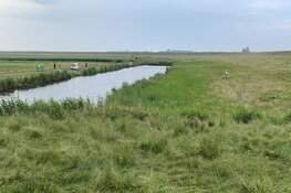 Hulpdiensten vinden bumper in het water bij Anna Paulowna