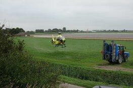 Traumahelikopter bij landbouwbedrijf in Breezand