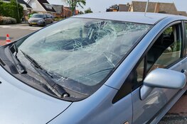 Harde aanrijding in 't Veld, vrouw naar ziekenhuis