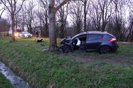 Automobiliste zwaargewond bij eenzijdig ongeval in Middenmeer