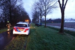 Automobiliste zwaargewond bij eenzijdig ongeval in Middenmeer