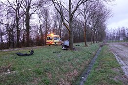 Automobiliste zwaargewond bij eenzijdig ongeval in Middenmeer