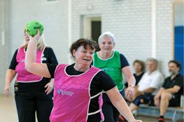 OldStars walking handball van start in Anna Paulowna