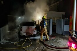 Auto door brand verwoest in 't Veld