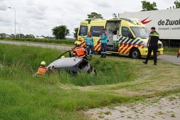 Auto te water bij ongeval in Zijdewind