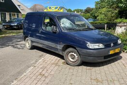 Fietser aangereden door bestelbus in Hippolytushoef