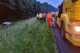 Auto raakt van de weg op A7 bij Middenmeer