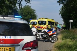 Gewonden na aanrijding tussen twee auto&#39;s en bakwagen in Anna Paulowna