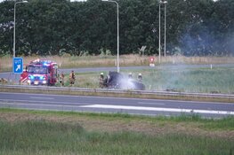 A7 grotendeels afgesloten door brandende hooibalen, banden en asbest