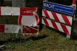 Trein botst op spoor geplaatst hek bij Zijdewind