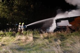 Chalet op De Wierde in Den Oever door brand verwoest