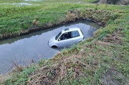 Auto aangetroffen in sloot in Slootdorp