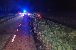 Auto belandt in de sloot in Middenmeer