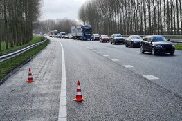 Botsing tussen twee auto&#39;s op A7 bij Middenmeer