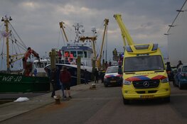 Man zwaargewond na val op vissersboot