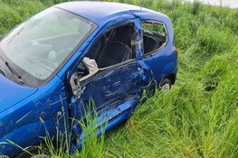Auto en vrachtauto botsen in Middenmeer