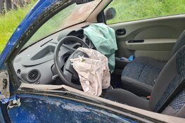 Auto en vrachtauto botsen in Middenmeer