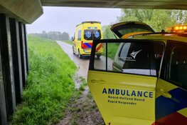 Auto en vrachtauto botsen in Middenmeer