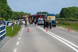 Drie auto's betrokken bij ongeluk Anna Paulowna, auto helemaal onder water