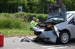 Drie auto's betrokken bij ongeluk Anna Paulowna, auto helemaal onder water