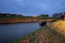 Bestelbus te water geraakt in Middenmeer