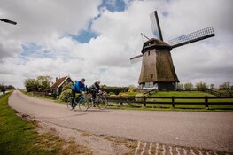 4.000 fietsers trotseerden noordenwind tijdens jubileumeditie Ronde van Noord-Holland