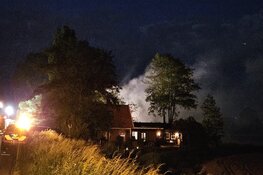 Brand in schuur aan Mientweg in Lutjewinkel