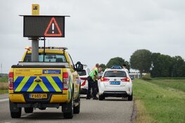 Taxi verliest voorwiel op N249