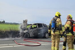 Auto in brand op N241 bij Zijdewind