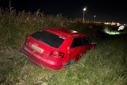 Auto vliegt uit de bocht in Middenmeer