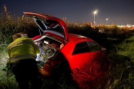 Auto vliegt uit de bocht in Middenmeer