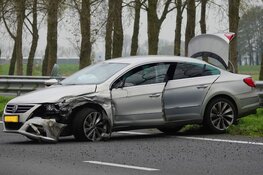 Ongeluk met twee auto's op A7: automobilist wil vluchten