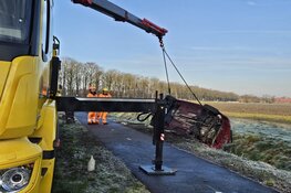 Auto zwaar beschadigd bij ongeval in Slootdorp