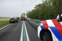 Twee auto’s total-loss na botsing met vrachtwagen op N99 bij Breezand