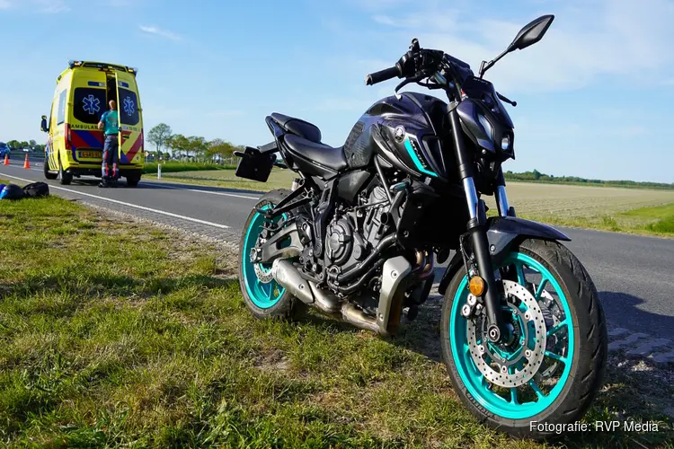 Motorrijdster licht gewond na val op N240
