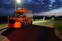 Auto belandt over de kop in de sloot in Haringhuizen