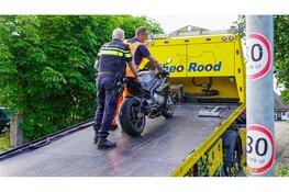 Motorrijder ernstig gewond na val