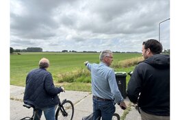 Wethouder Mark Versteeg op de fiets door Winkel en Nieuwe Niedorp