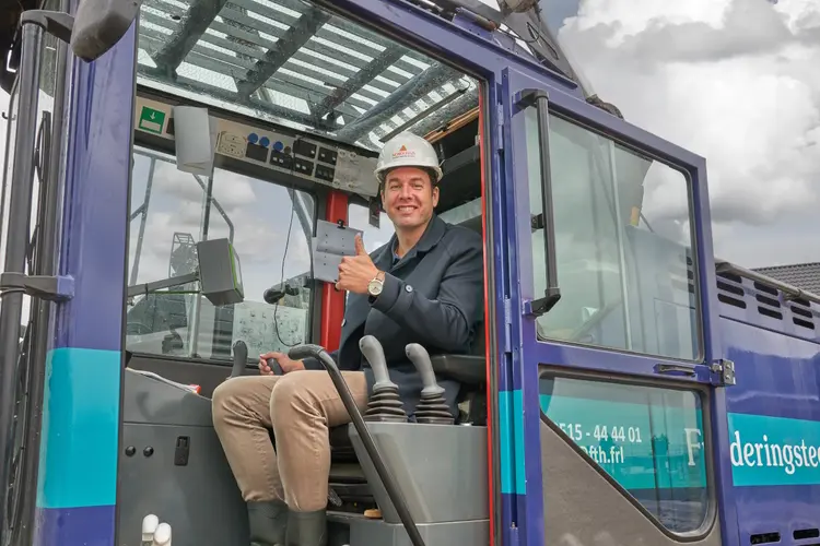 Wethouder Versteeg slaat eerste paal:  65 woningen in Dahlia Park, Winkel – fase 2