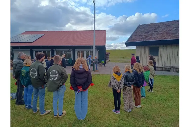 Scouting Corvus Corone en Die Robben leren elkaar kennen tijdens gezamenlijke opkomst