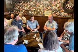 Gemeenteraad te gast bij Dorpshuis De Oude Stal in Haringhuizen