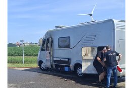 Camper in brand in 't Veld