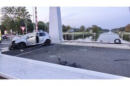 Ernstig ongeval in Anna Paulowna, brandweer moet persoon bevrijden uit gecrashte auto