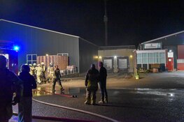 Brandweer rukt groots uit voor brand in loods 't Veld
