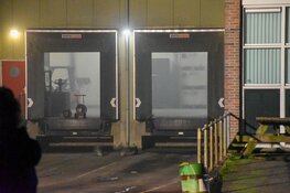 Brandweer rukt groots uit voor brand in loods 't Veld