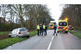 Persoon bekneld na frontale botsing in Slootdorp, traumahelikopter gealarmeerd