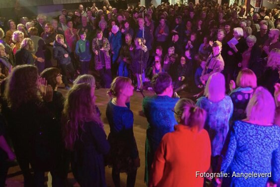 Meezingconcert met Kerstliefde  ’Zingen met Judith’ in Scagon De Luxe